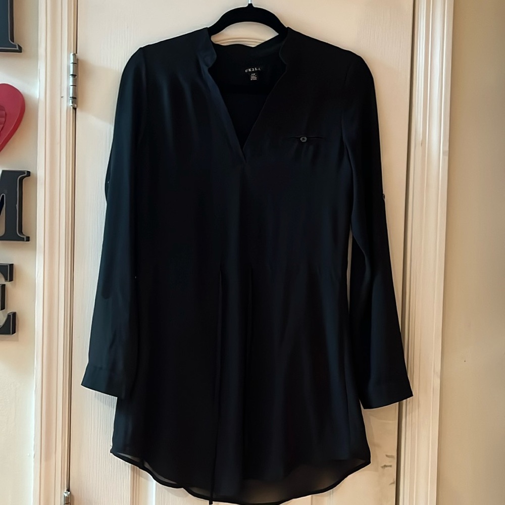 V-neck shirt dress, with waist ties